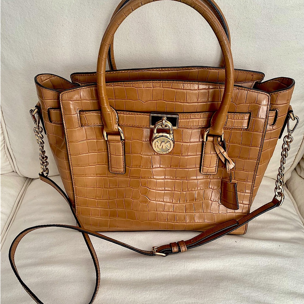 Michael Kors leather purse. Aligator. Color Brown with Gold accessories.
